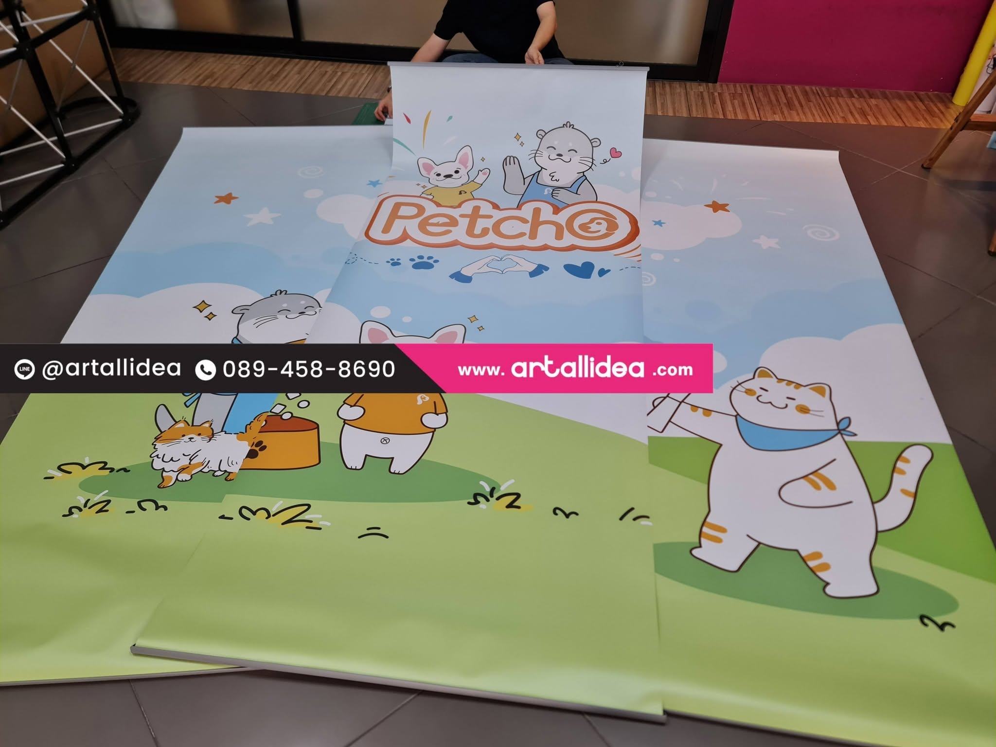 ตัวอย่างการติดตั้งป้ายแขวนผนังบูธ Hanging Banner ในงานแสดงสินค้า Exhibition